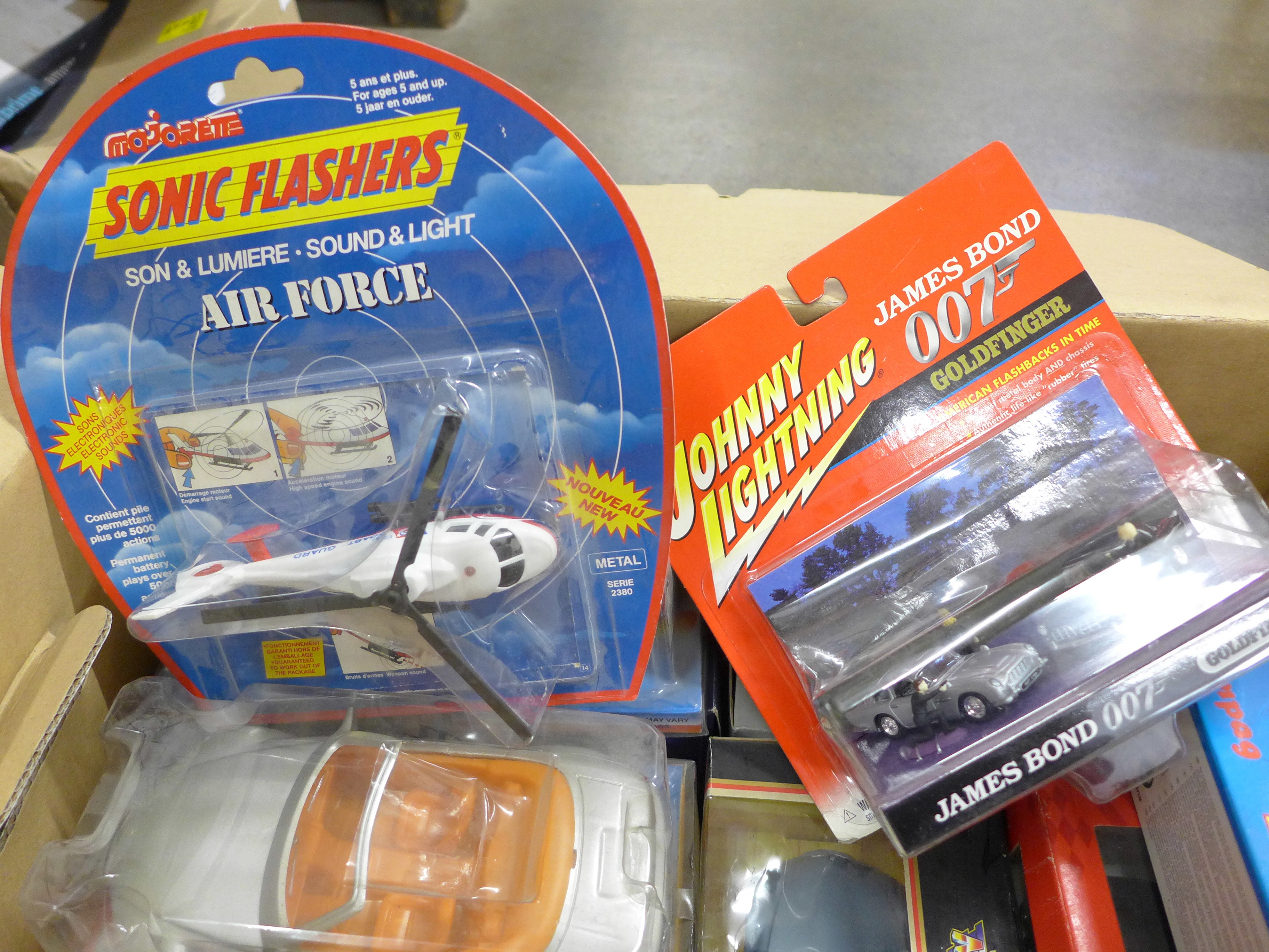 A collection of model sports cars, boxed - Bild 2 aus 6