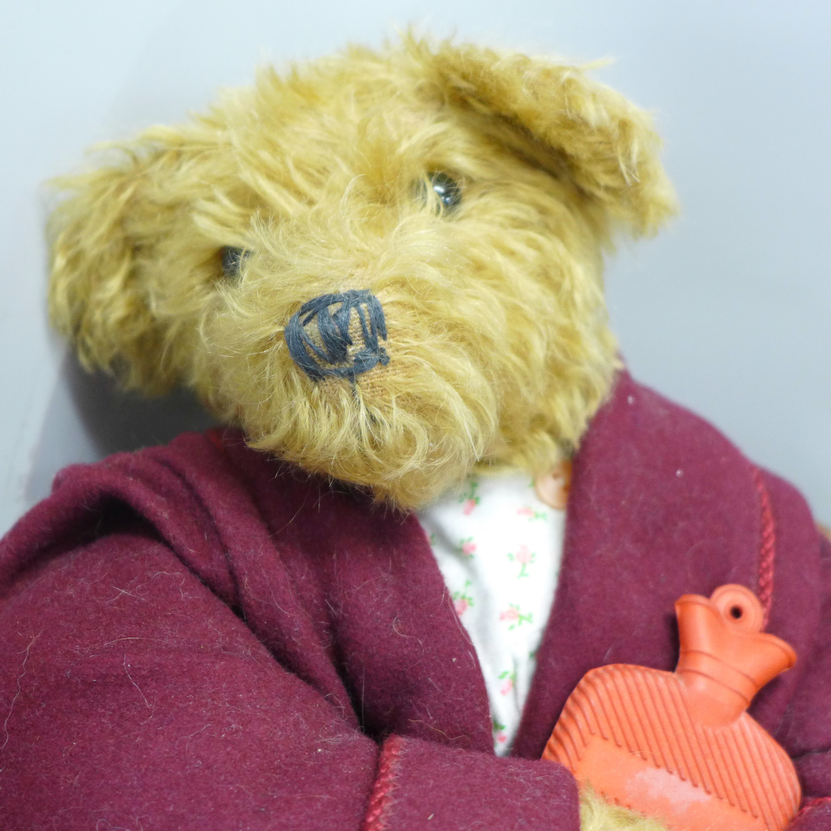 A Nisbet Celebrity Collection Theodor B. Bear, no. 1222 with certificate, a boxed Dean's bear, - Bild 2 aus 7