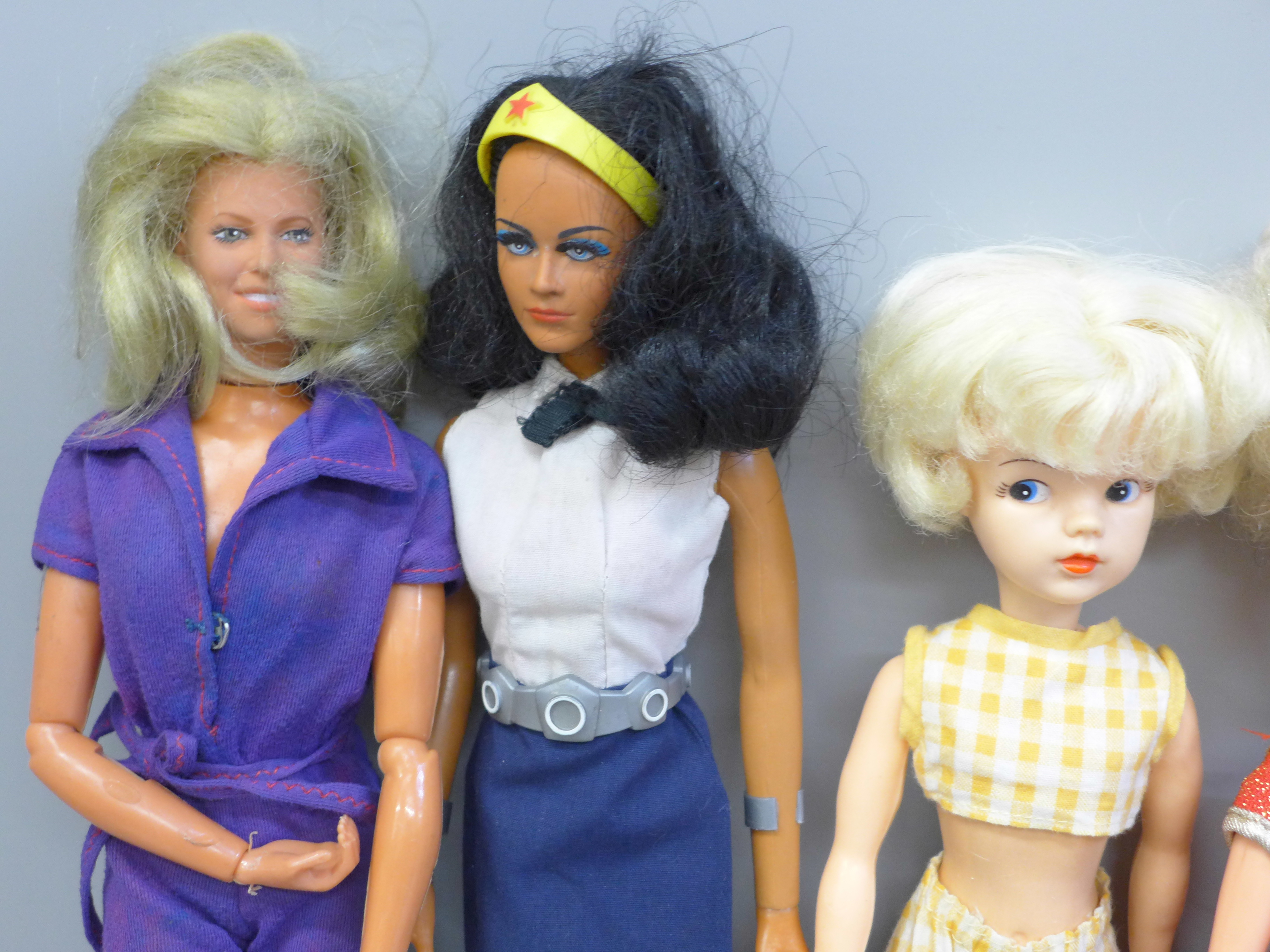 A 1960s Sindy, a 1970s Sindy, original Wonder Woman, Marilyn, Dr. Who (Tom Baker), Bionic Woman, - Bild 2 aus 4