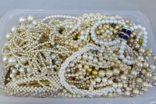 Assorted pearl necklets, etc.