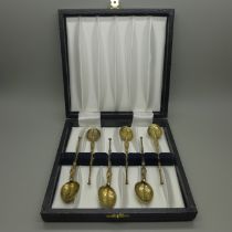 A cased set of silver gilt replica annointing spoons, London 1901