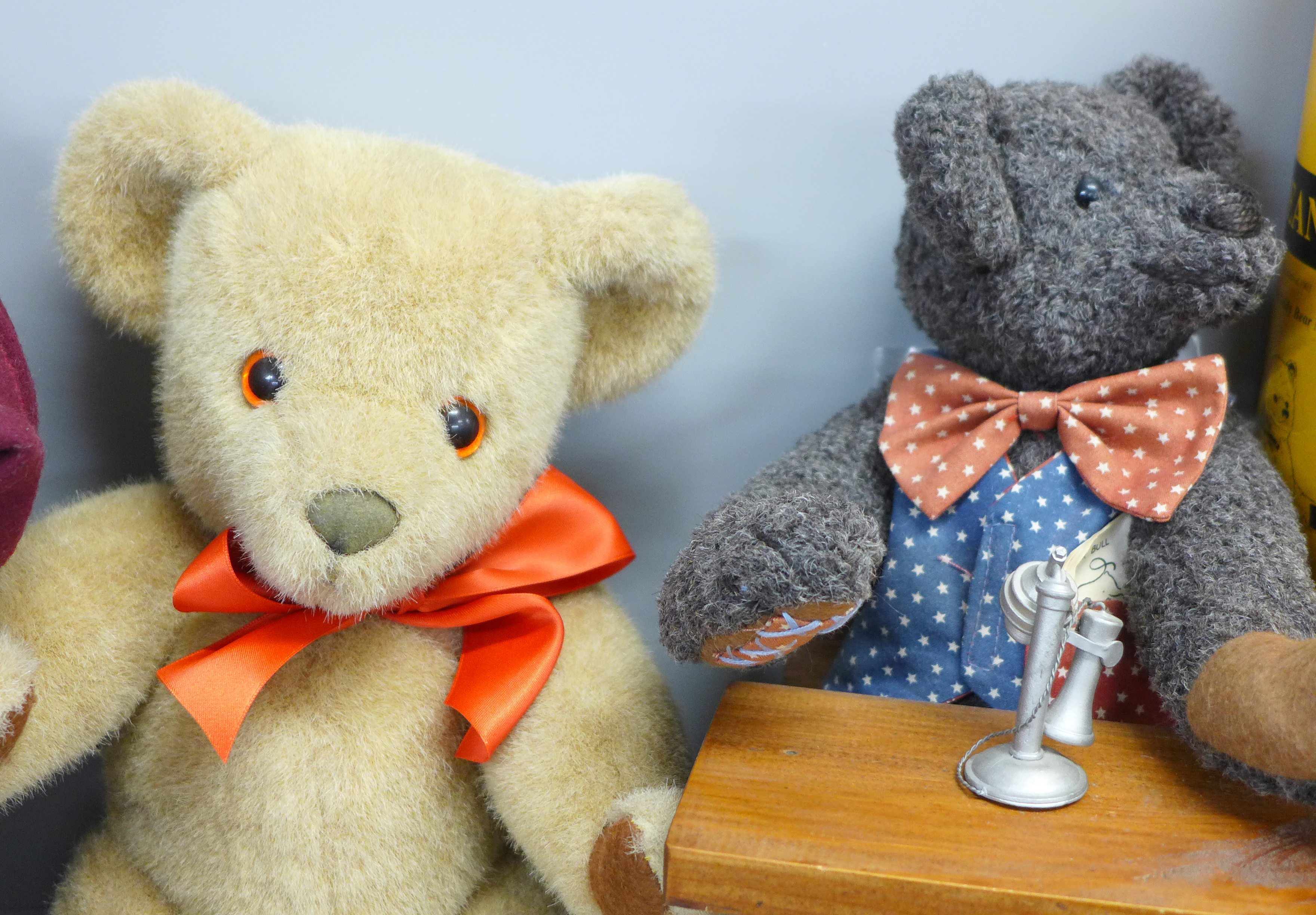 A Nisbet Celebrity Collection Theodor B. Bear, no. 1222 with certificate, a boxed Dean's bear, - Bild 3 aus 7