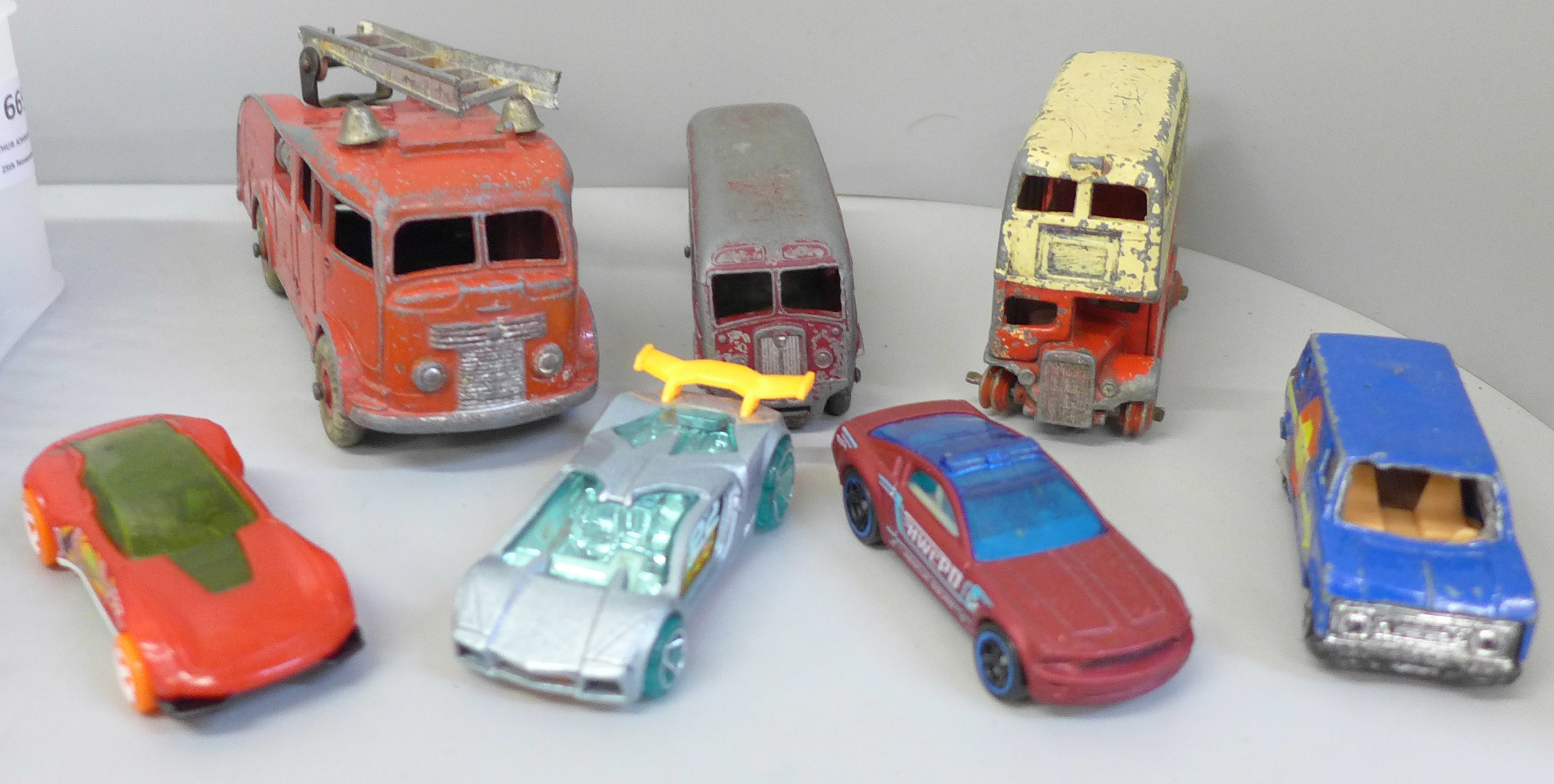 Dinky, Matchbox and other die-cast model vehicles, playworn - Bild 4 aus 4