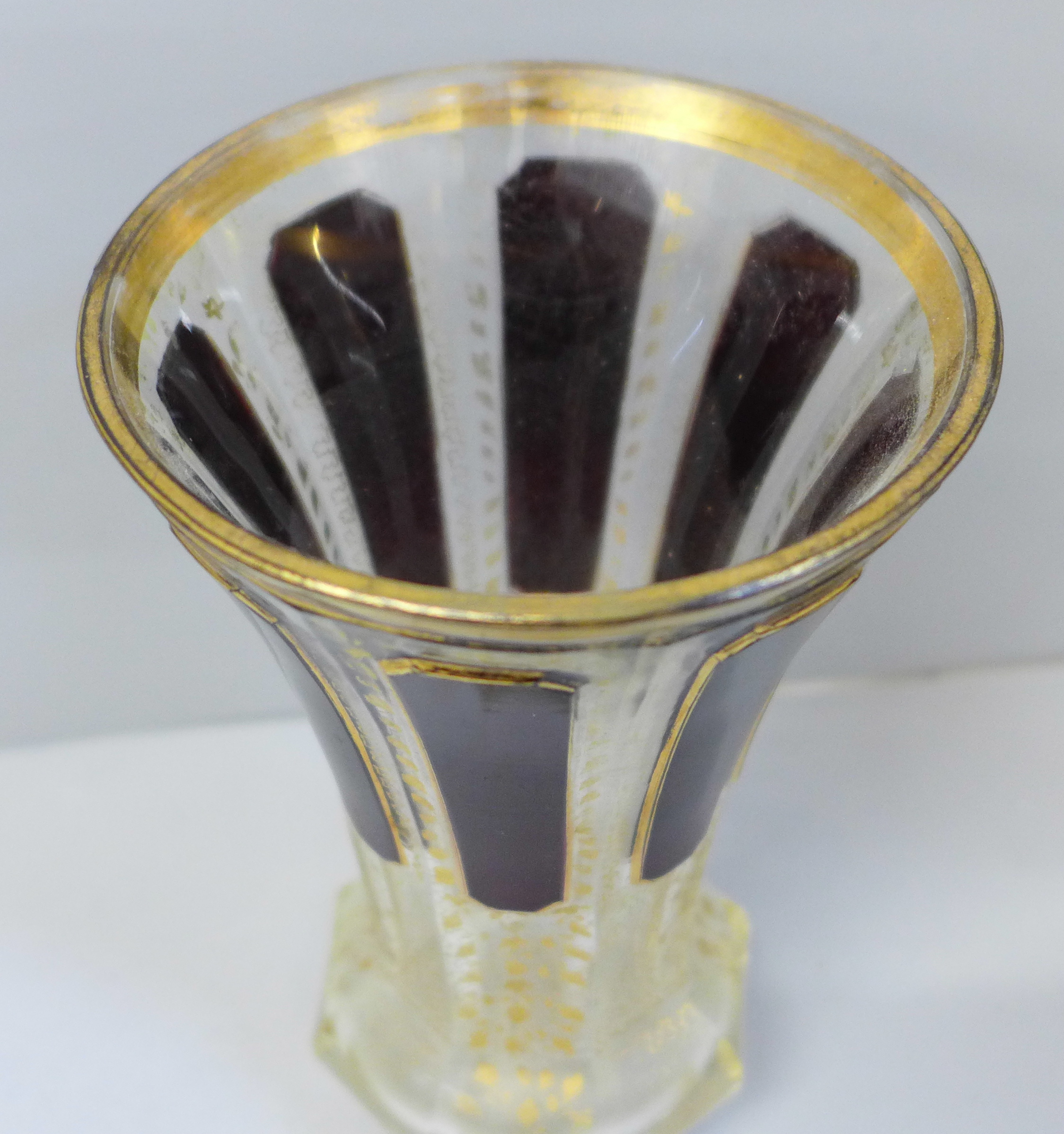 A gilded and red panelled Bohemian spa glass, 14cm - Image 2 of 3