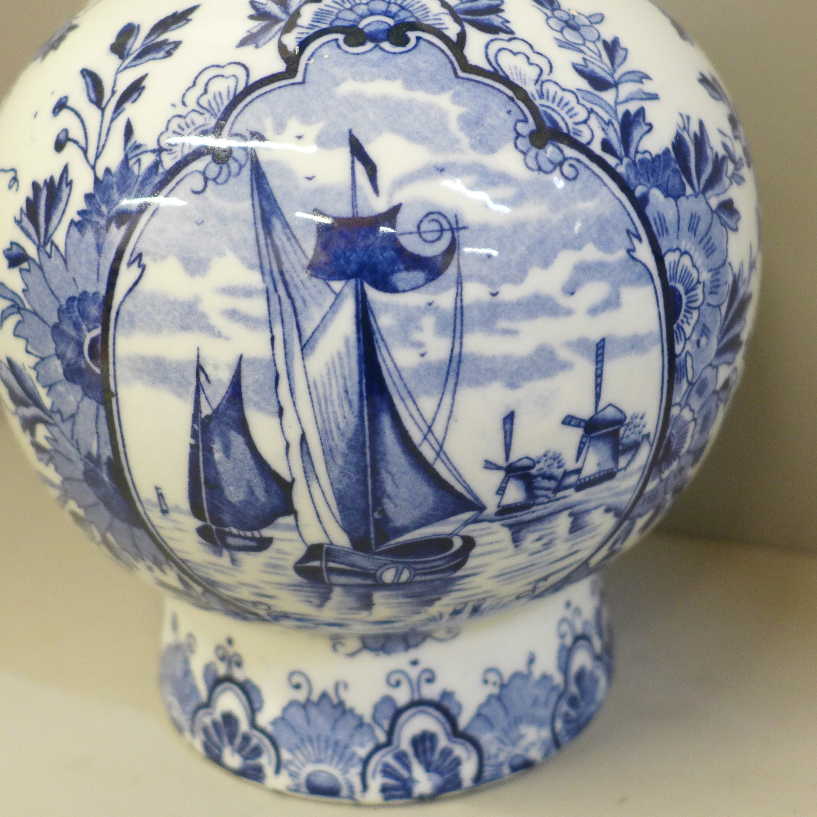 A Delft vase, a blue and white oriental vase and two other items - Image 6 of 8