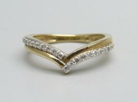 A 9ct gold ring set with diamonds, 1.7g, K