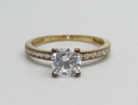 A 9ct gold ring set with white stones, 1.7g, M