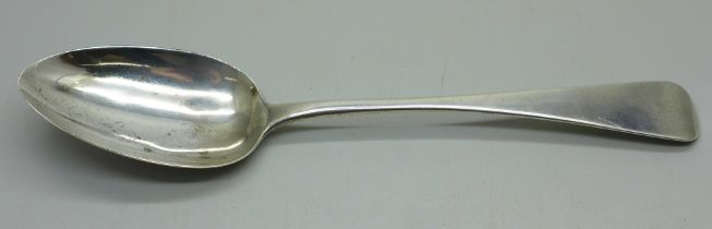 A silver serving spoon, London 1817, 60g, 22cm