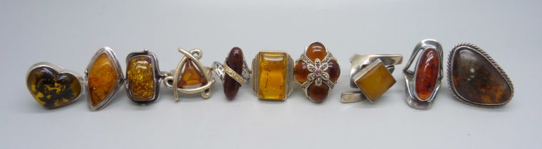 Eight chunky large silver rings set with amber and two unmarked white metal rings, up to 40mm, 109g