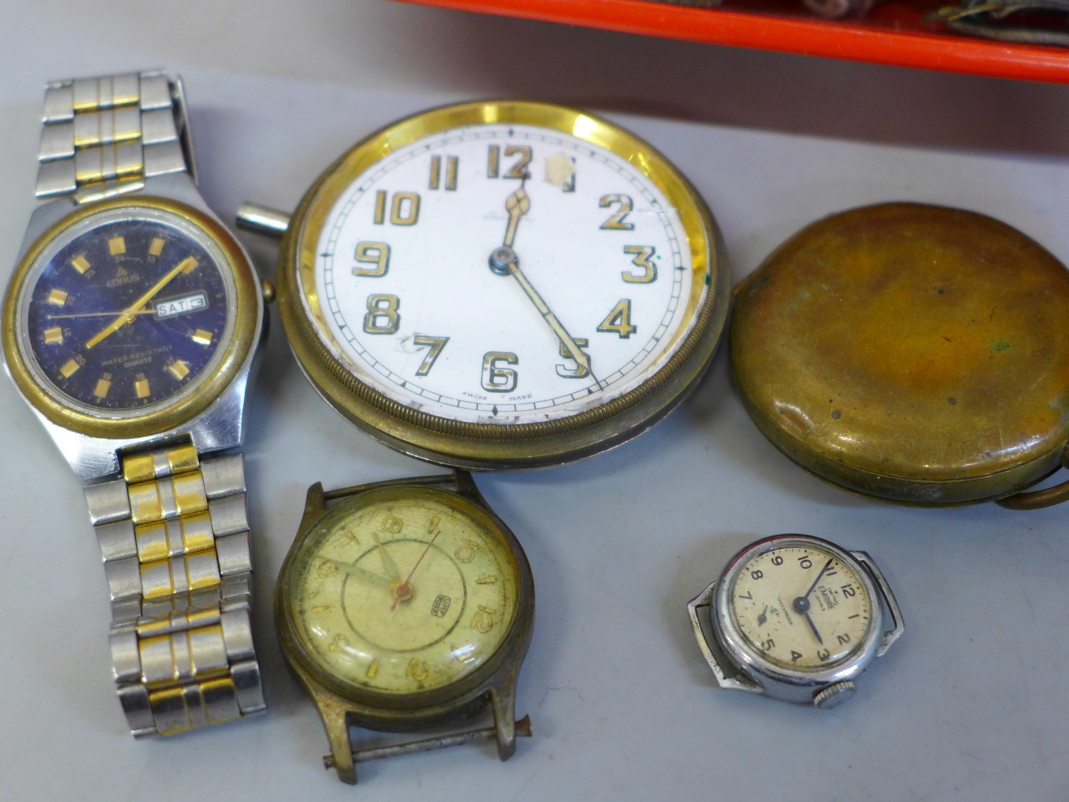 A collection of pocket watch and wristwatch movements and cases, for spares/repair - Image 4 of 5