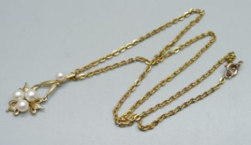 A 14k gold pearl set pendant on a yellow metal chain, replacement clasp and end links, 7g, 3.4cm