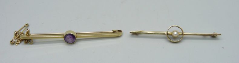 Two 15ct gold bar brooches, set with an amethyst and a seed pearl, 6.3g, longest 5.8cm
