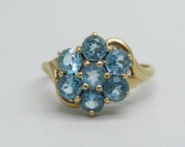 A 9ct gold ring set with a blue spinel cluster, 2.6g, Q
