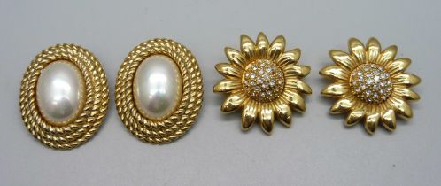 A pair of Sphinx and Escuda gold tone 1980s clip on earrings, flowers 3.75cm