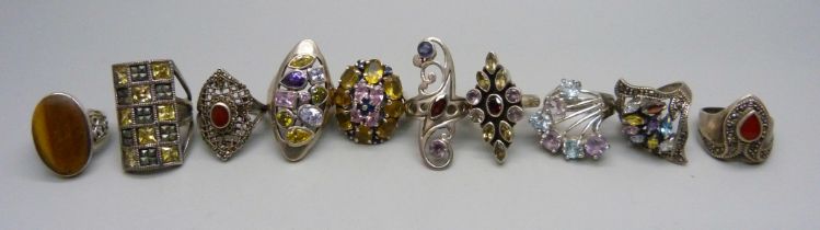 Ten chunky large silver rings set with topaz, garnet, zircon, tigers eye, etc., up to 35mm, 96g