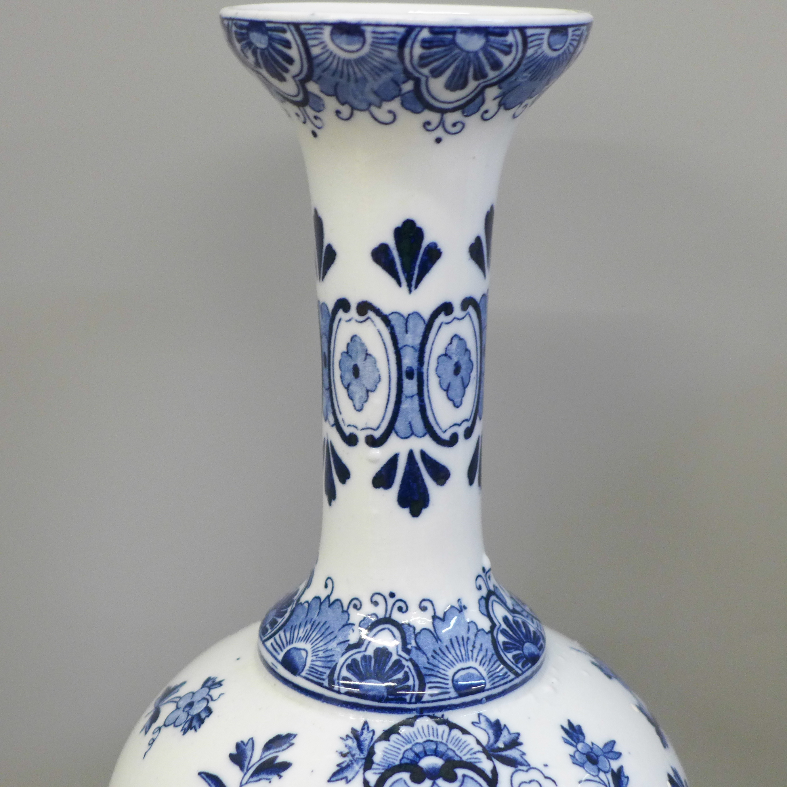 A Delft vase, a blue and white oriental vase and two other items - Image 4 of 8