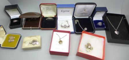 Assorted silver jewellery