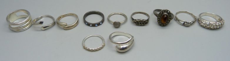Eleven silver rings, 34g