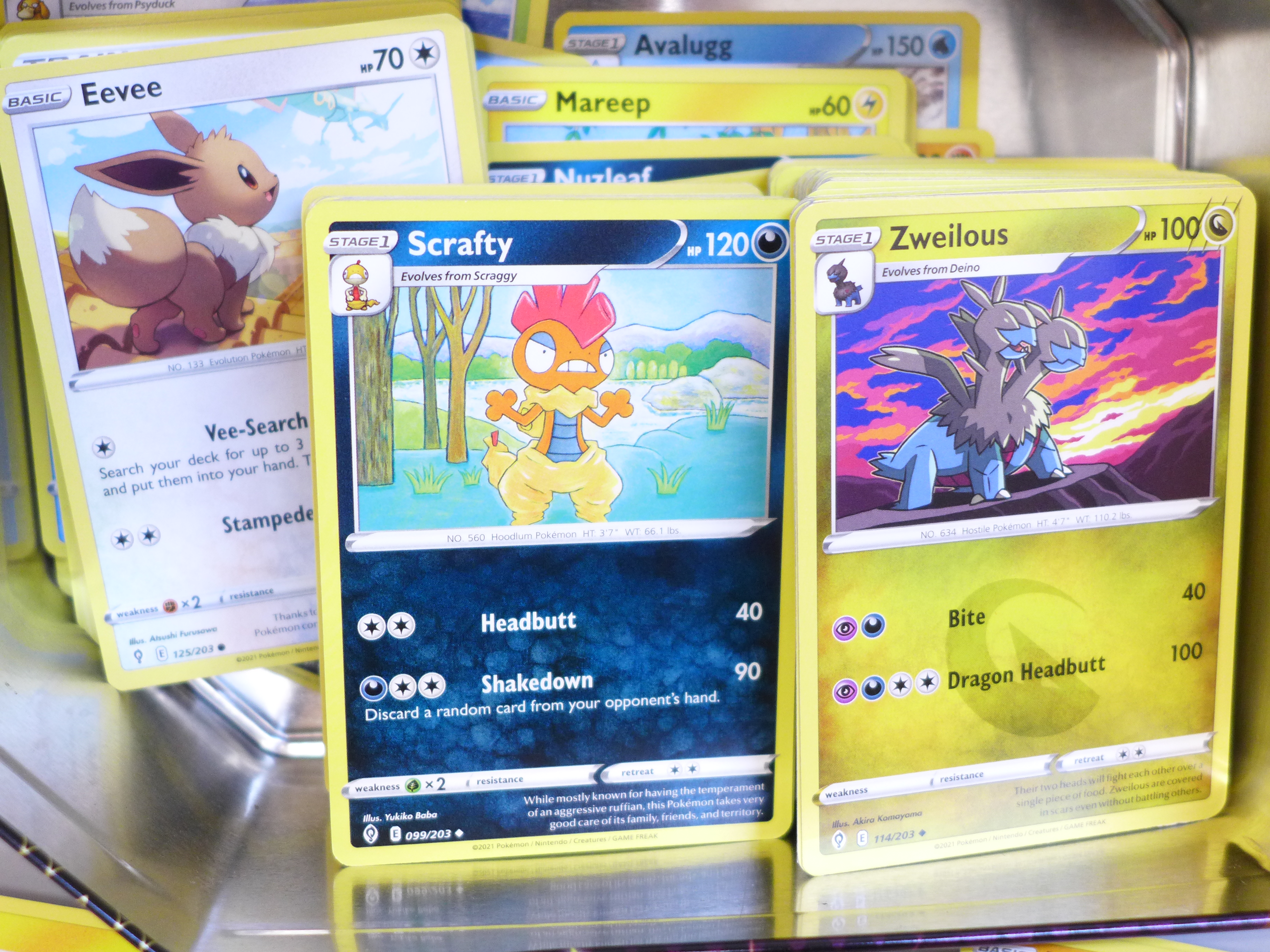 A tin of approximately 300 Pokemon cards - Image 2 of 3