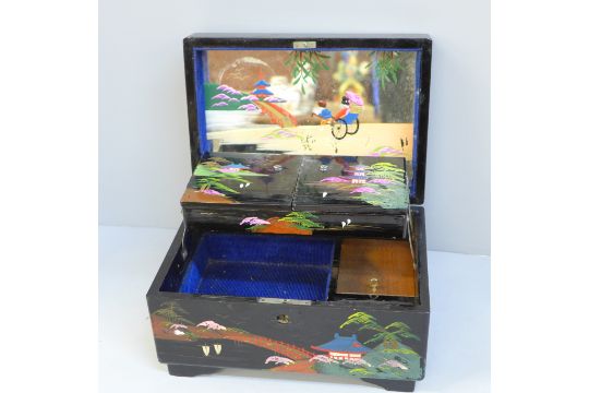 A Japanese lacquered musical jewellery box - Image 6 of 8