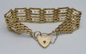 A 9ct gold gate bracelet, 14.5g, 2cm wide