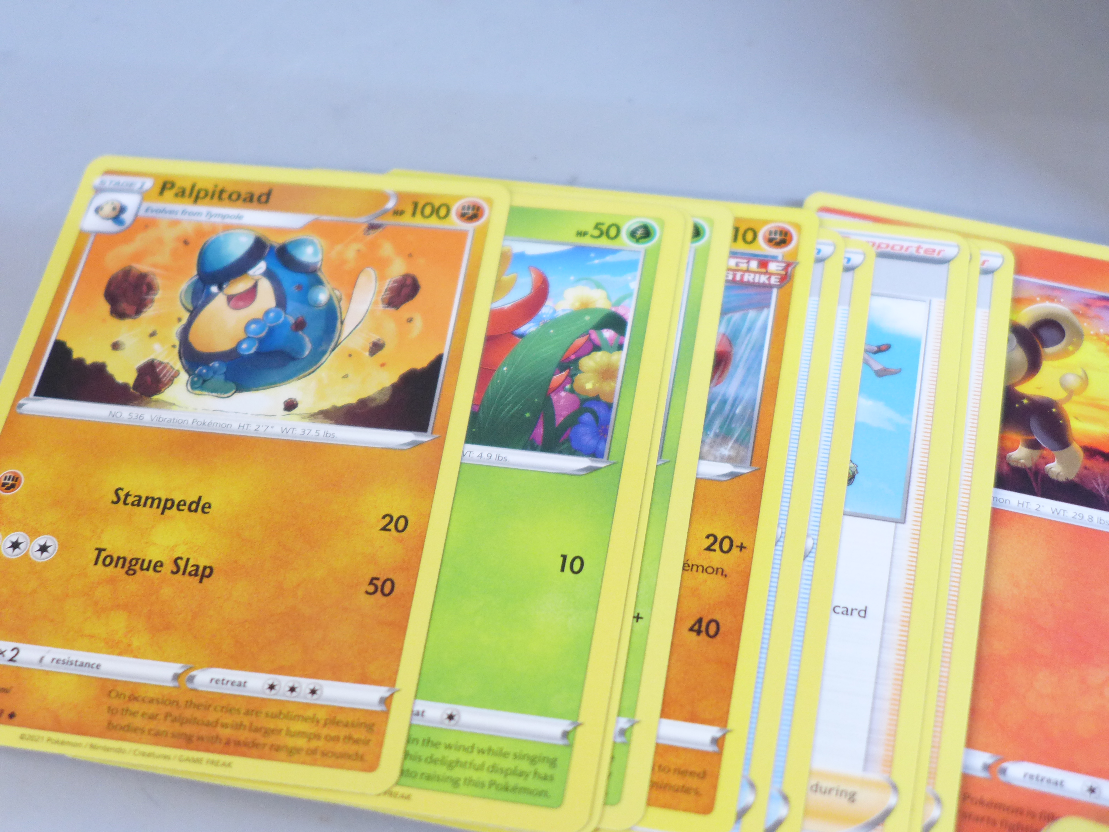 A tin of approximately 300 Pokemon cards - Image 3 of 3