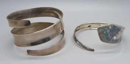 A silver bangle, 16g and an unmarked white metal bangle, 69g