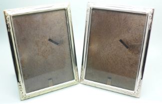 A pair of modern silver photograph frames, 11cm x 15cm