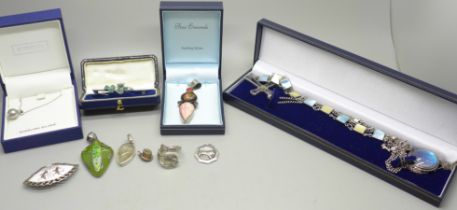 Assorted silver jewellery