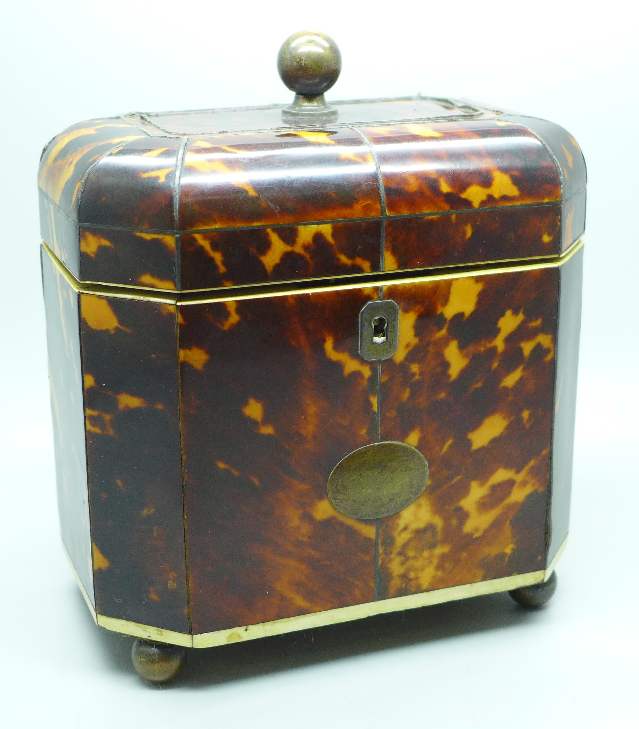 A George III tortoiseshell tea caddy. With non-transferable Standard Ivory Exemption Declaration,