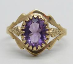 A 9ct gold and amethyst solitaire ring, 2.1g, P