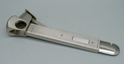 A large silver cigar cutter, engine turned finish, Birmingham 1962, 15cm, 122g