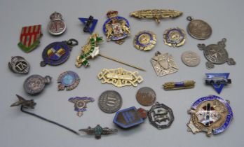 Sterling silver pin badges, fobs, etc., 162g