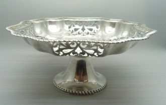A silver pedestal bowl, Sheffield 1910, with inscription, 568g, 25cm across