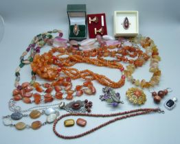 Hardstone and bead jewellery, pendants, necklaces, brooches, etc.