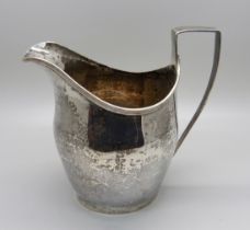 A Georgian silver cream jug, 101g