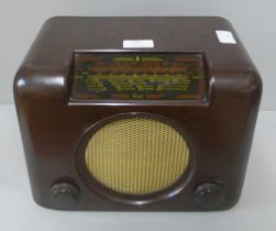 A Bush Bakelite radio, DAC90A