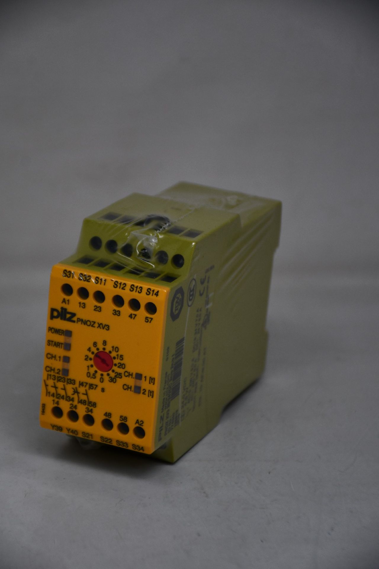 An as new Pilz PNOZ XV3 30/24DC Safety Relay.