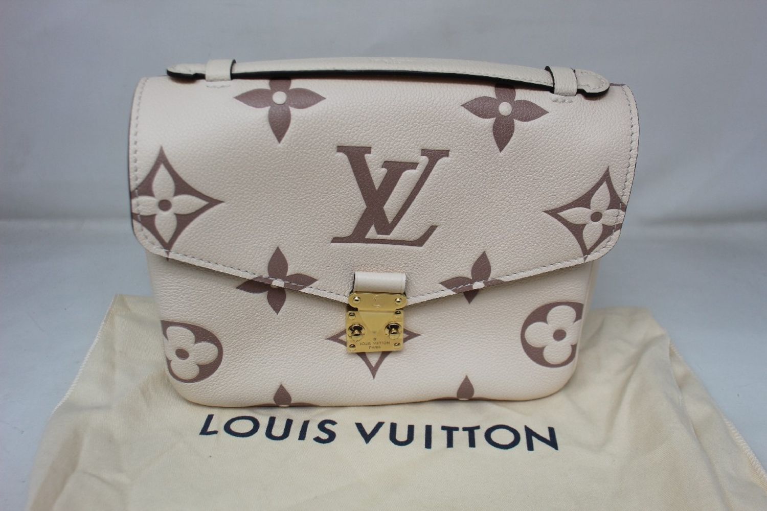 TIMED ONLINE AUCTION: Footwear, Clothing, Handbags, Accessories, Watches, Sunglasses and Miscellanea