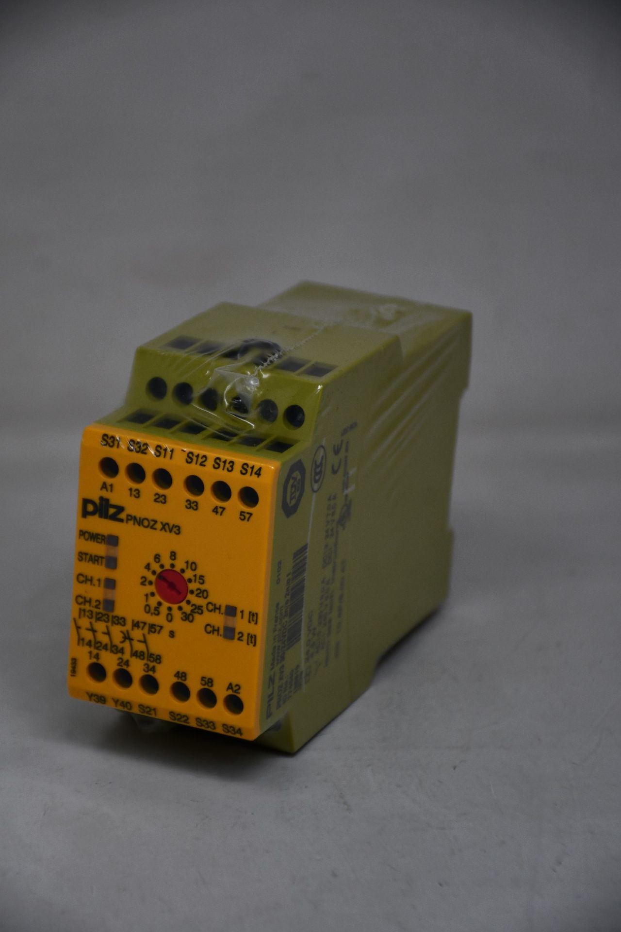 An as new Pilz PNOZ XV3 30/24DC Safety Relay.