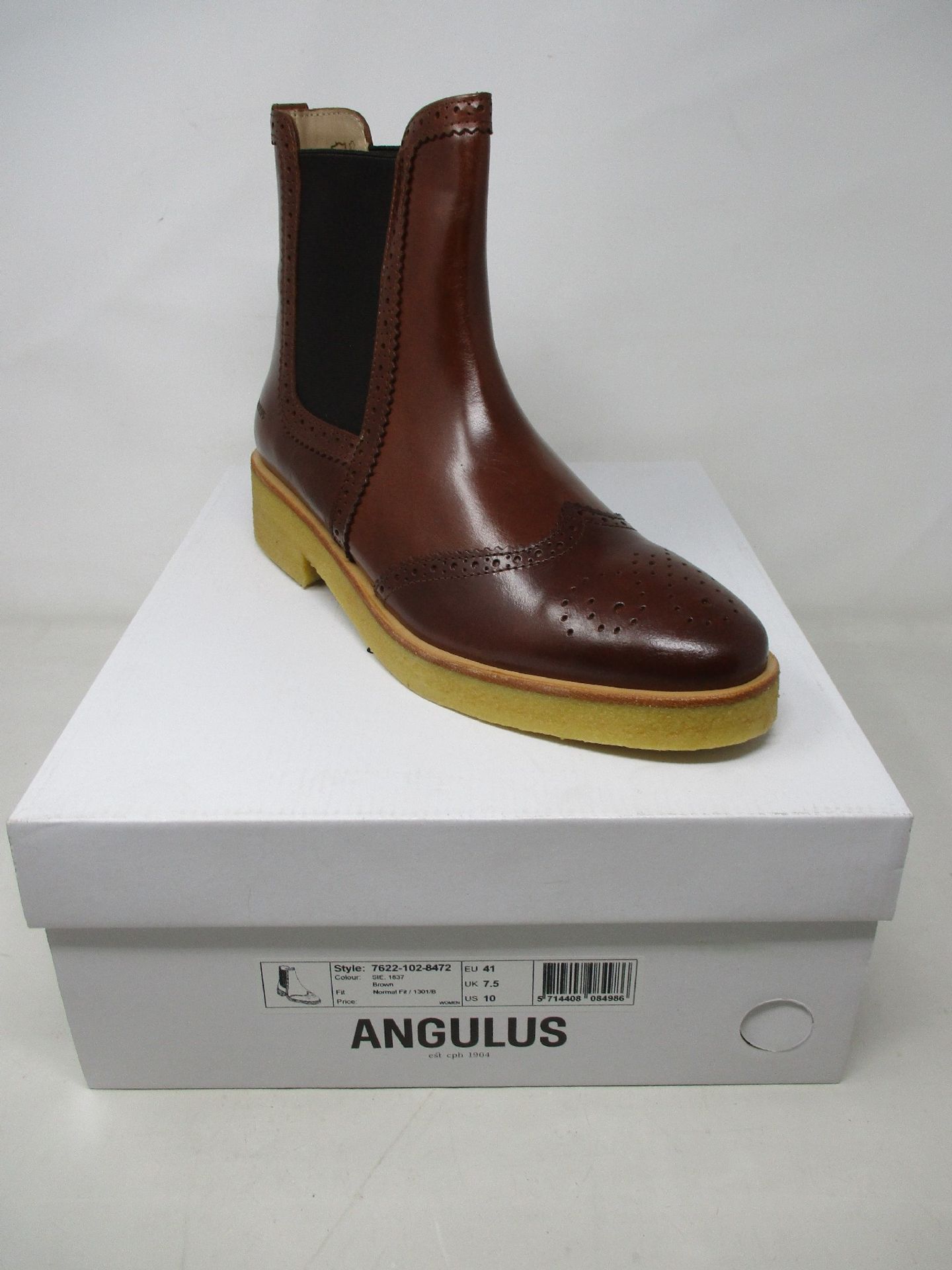 A pair of as new Angulus Chelsea boots 7622-1028472 (UK 7.5 - RRP €154).