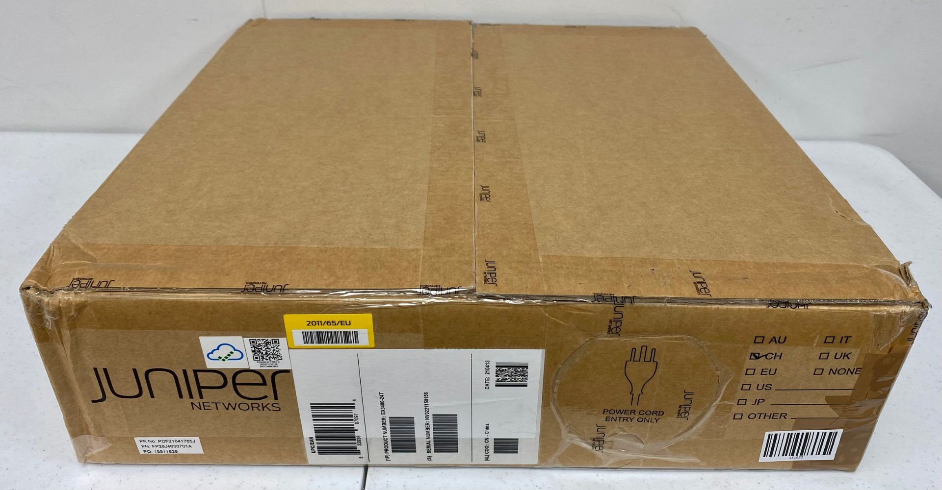 A Juniper EX3400-24T Ethernet Switch (EAN: 832938070974 S/N: NV0221150156) (Appears new, boxed. Chin