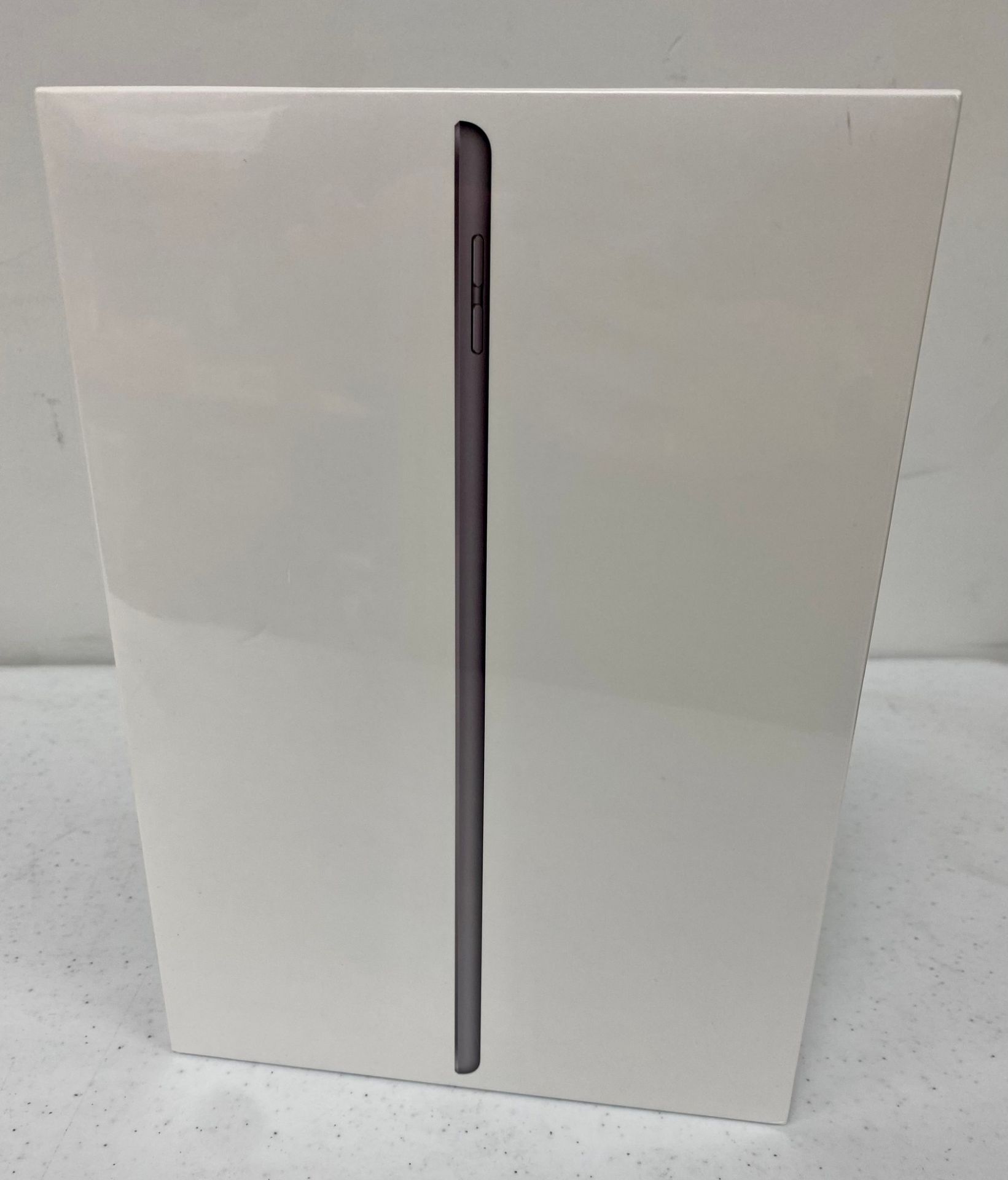 A boxed as new Apple iPad 8th Gen (A2270) 10.2" 32GB in Space Grey (Box sealed) (EAN: 190199806962).