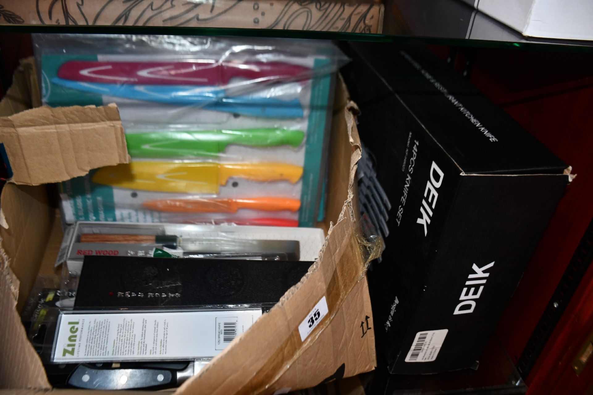 A quantity of knives and knife sets (Approximately 15 items) (Over 18s only).