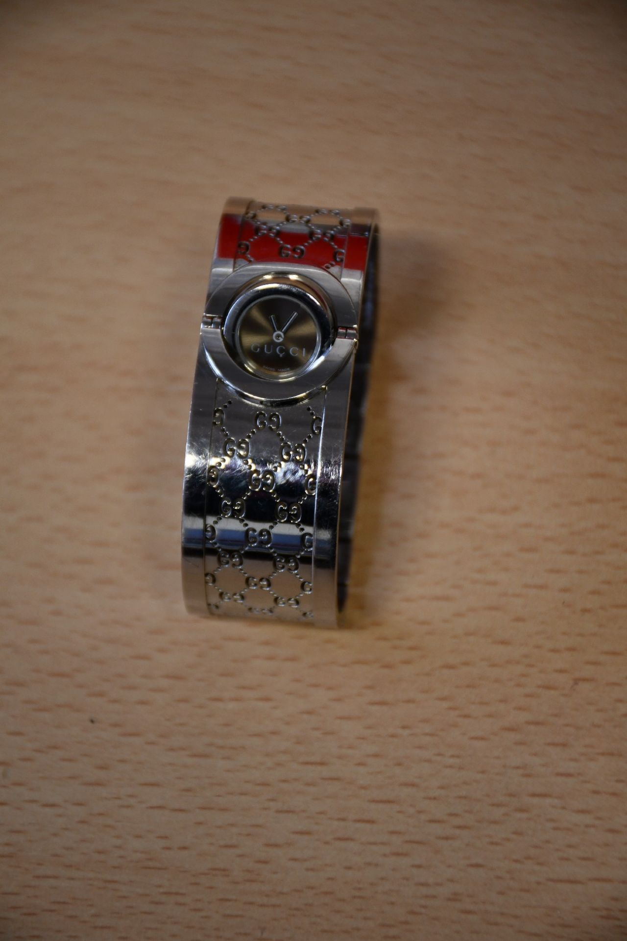 A women's pre-owned Gucci Twirl Stainless Steel Bangle Watch (Battery needs replacing).