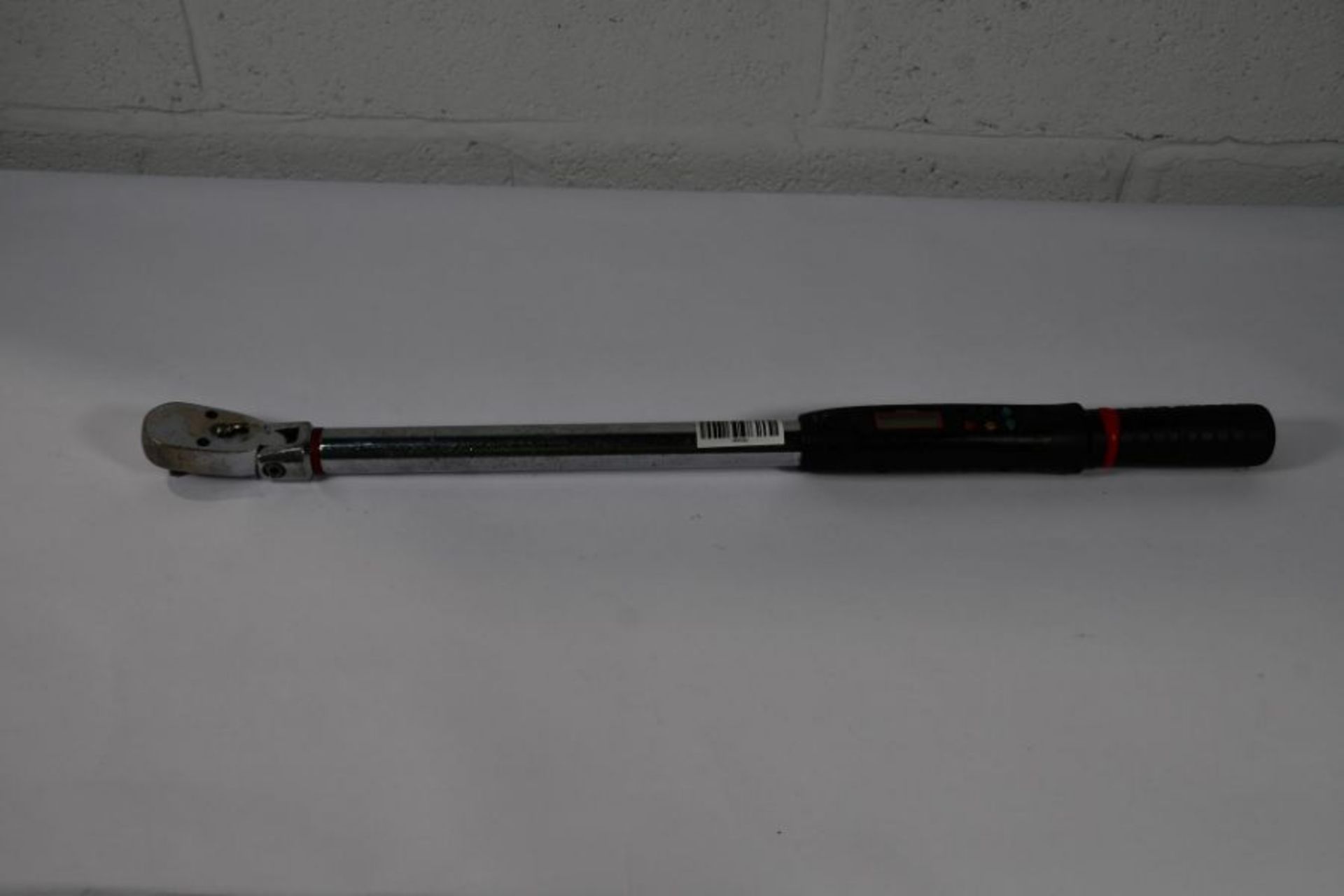 A Pre-owned Mac Tools Electronic Angle Torque Wrench, 15-250 ft-lbs, Item is Untested Viewing is adv