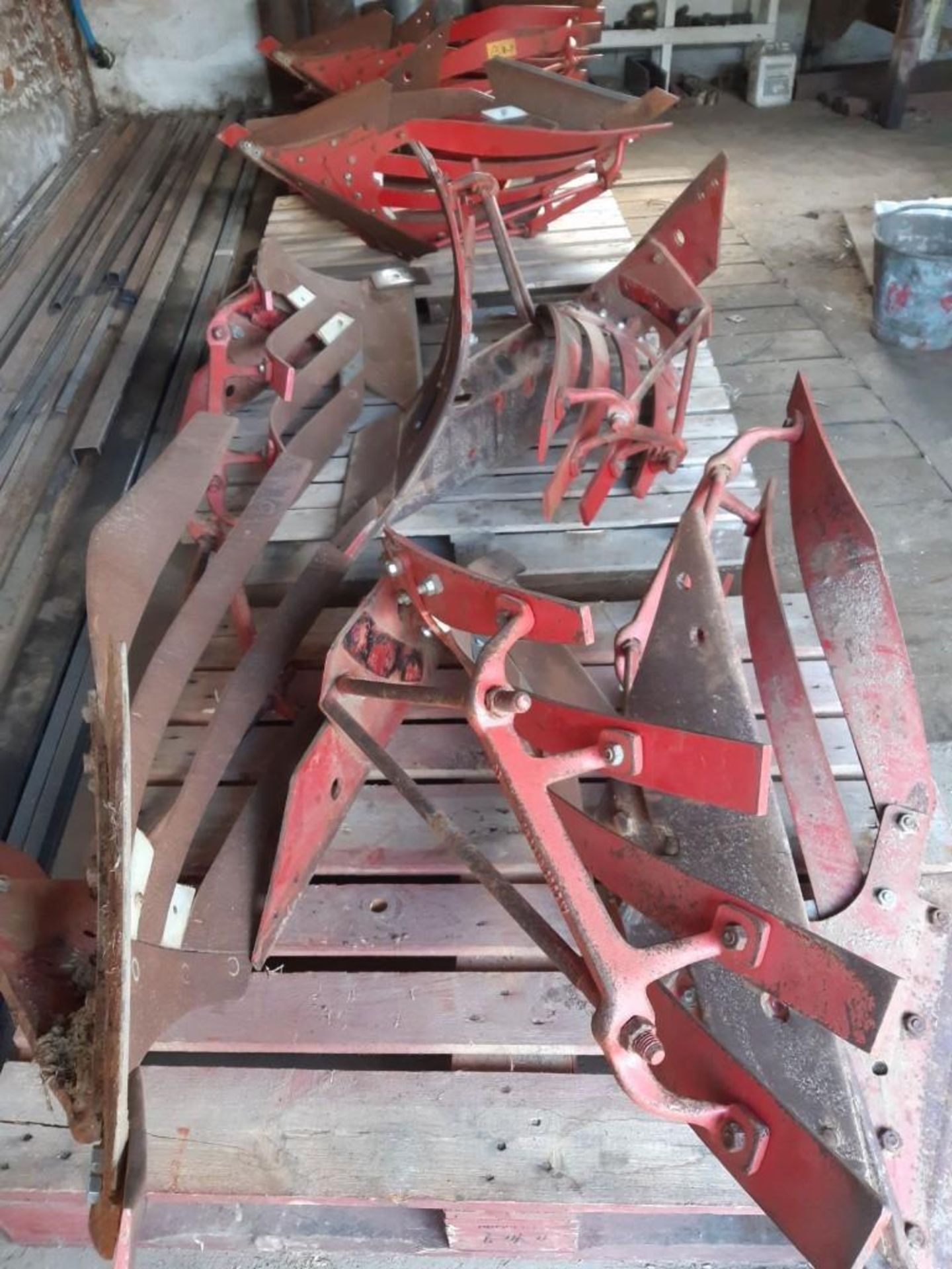 12 No. Kverneland No.30 Plough Bodies