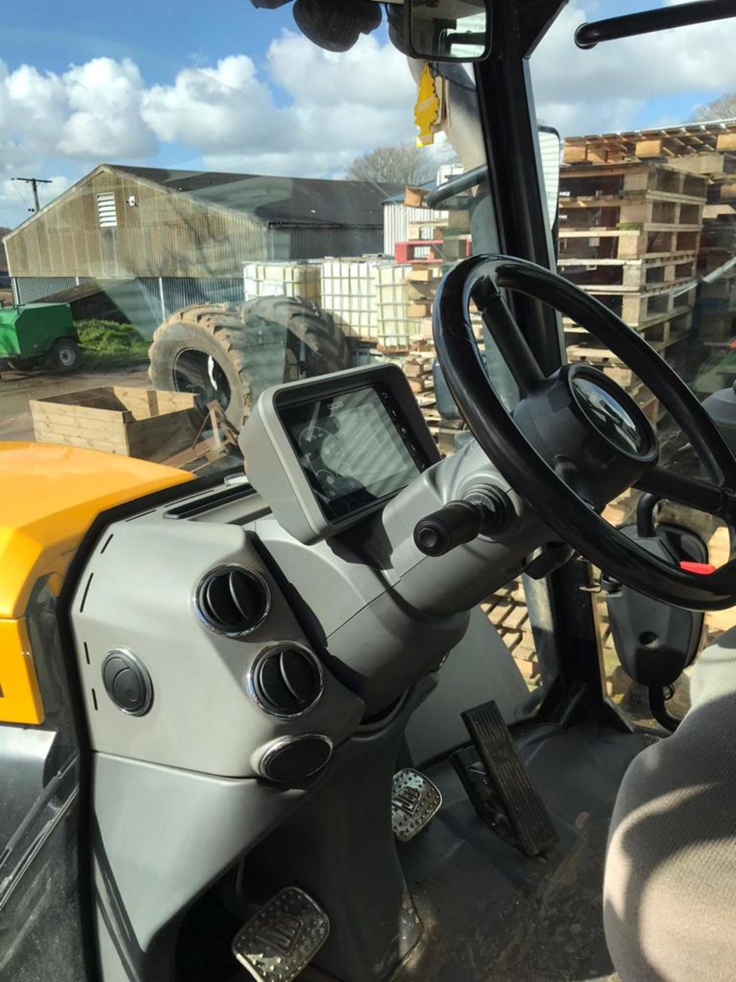 2020 JCB Fastrac 4220 - Image 15 of 16