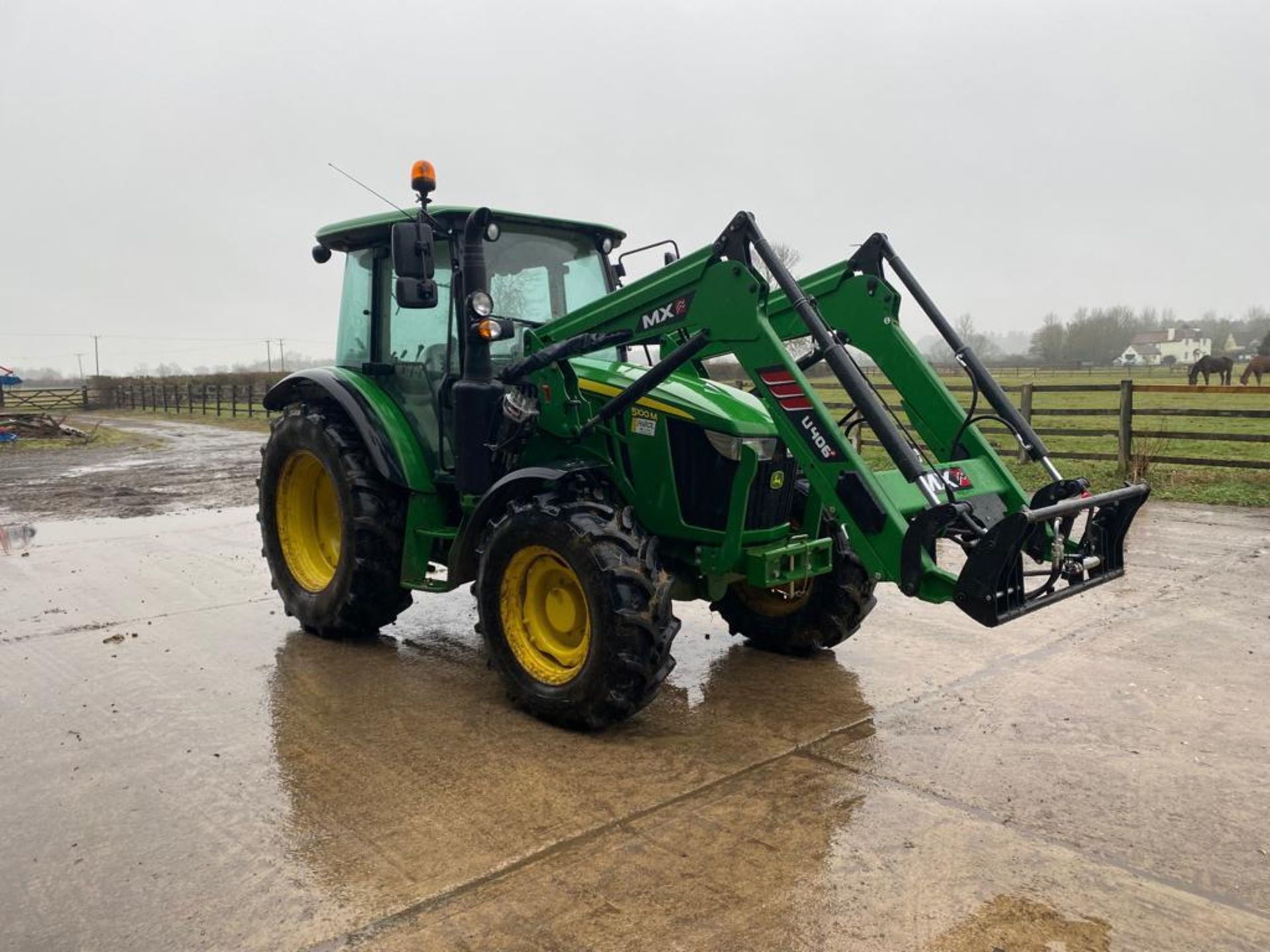 2022 John Deere 5100m Tractor - Bild 2 aus 37