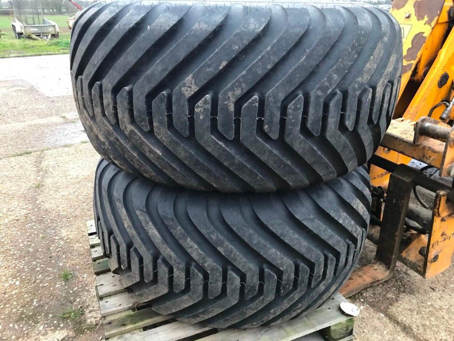 Alliance 328 600/55 R 26.5 floatation wheels and tyres - Image 2 of 3